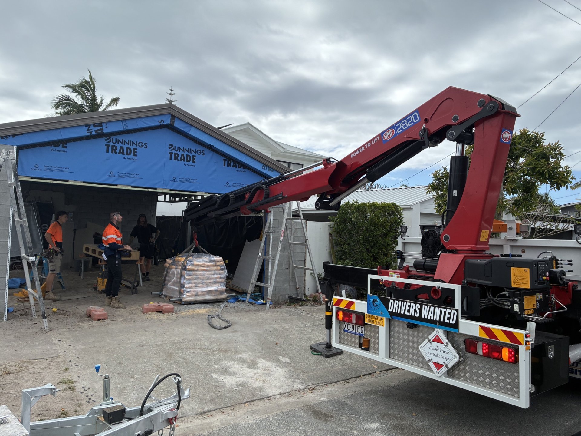 Foley Logistics truck handling building materials